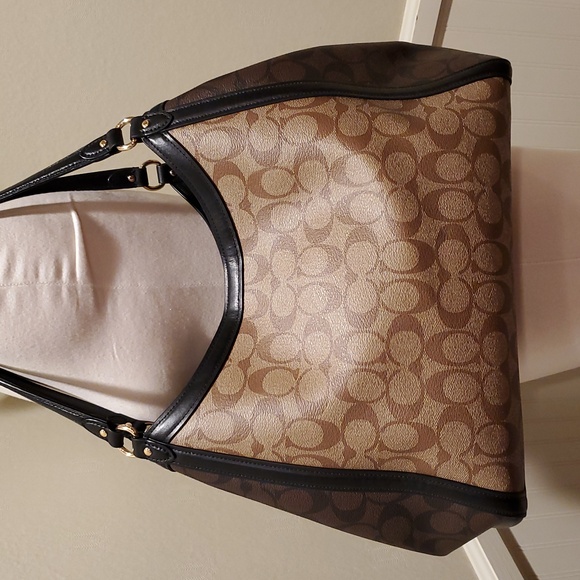 Like NEW Coach Signature Kristy Bag - Picture 4 of 12